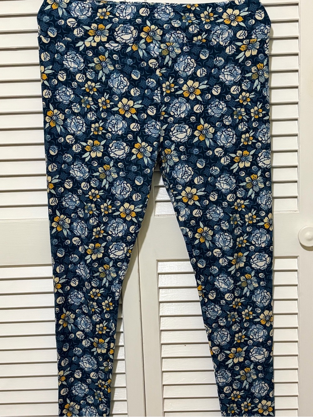 LuLaRoe Navy and White Floral Leggings
